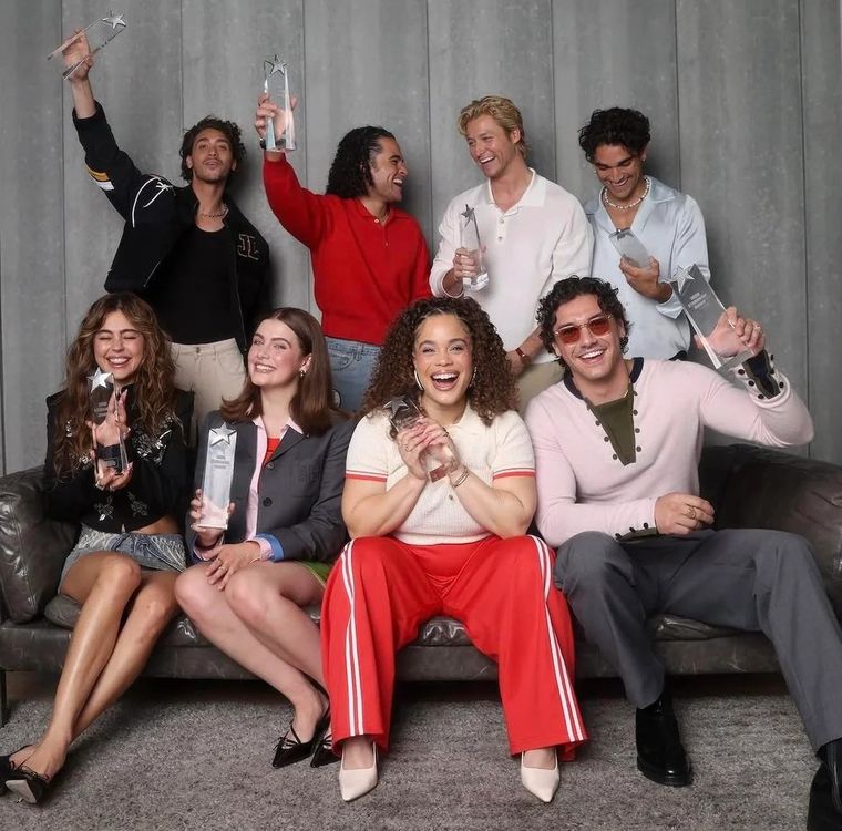Durante el Obsessed Fest de Prime Video, IMDb e IMDb Pro reconocieron al cast de Off Campus con el premio STARmeter al 'Mejor Elenco' del 2026. Durante el Obsessed Fest de Prime Video, IMDb e IMDb Pro reconocieron al cast de Off Campus con el premio STARmeter al 'Mejor Elenco' del 2026.