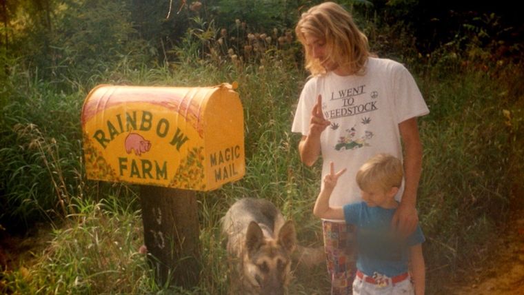 Burning Rainbow Farm cuenta con un documental de 6 capítulos.