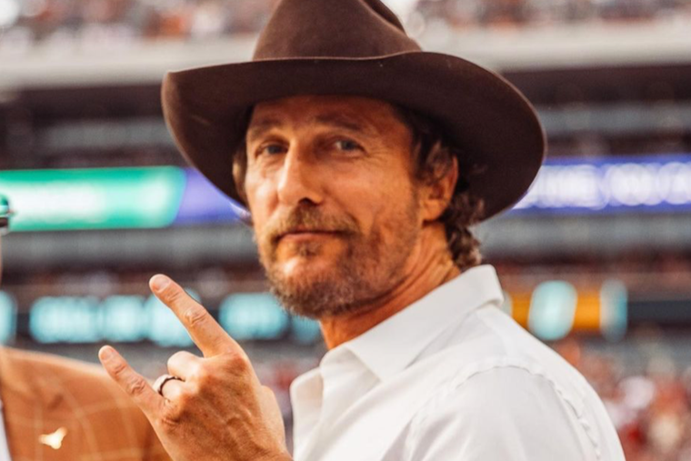 Matthew McCounaughey es igual a su hijo mayor.