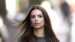 el tatuaje que emily ratajkowski revelo en una foto que sorprendio a todos