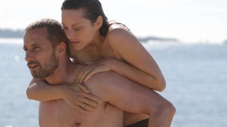 Marion Cotillard y Matthias Schoenaerts protagonizan Metal y hueso (2012).