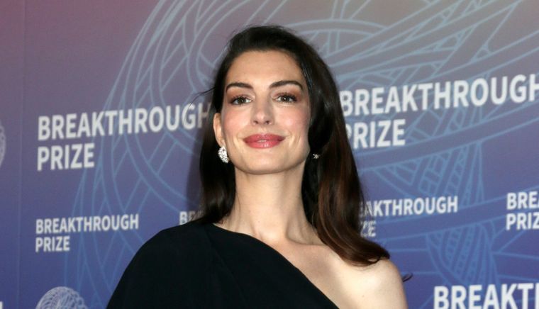 ¡Anne Hathaway agranda la familia!
