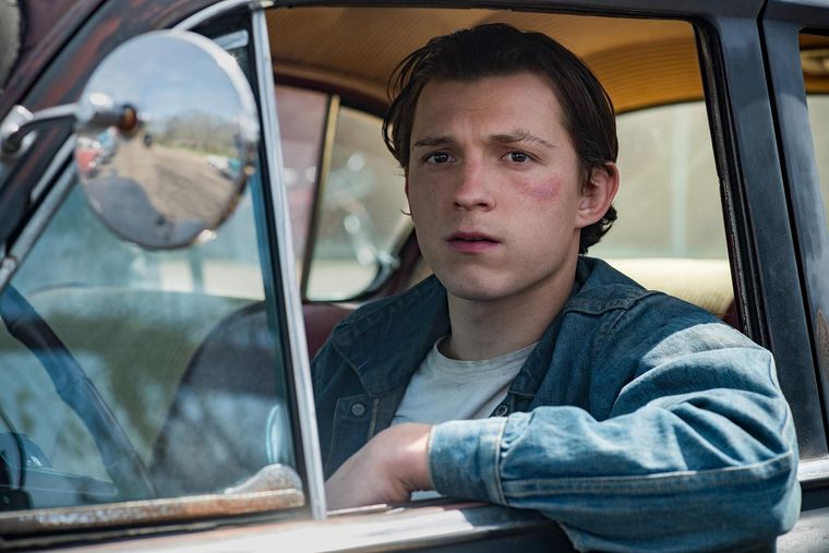 Tom Holland en El diablo a todas horas (2020) de Netflix.