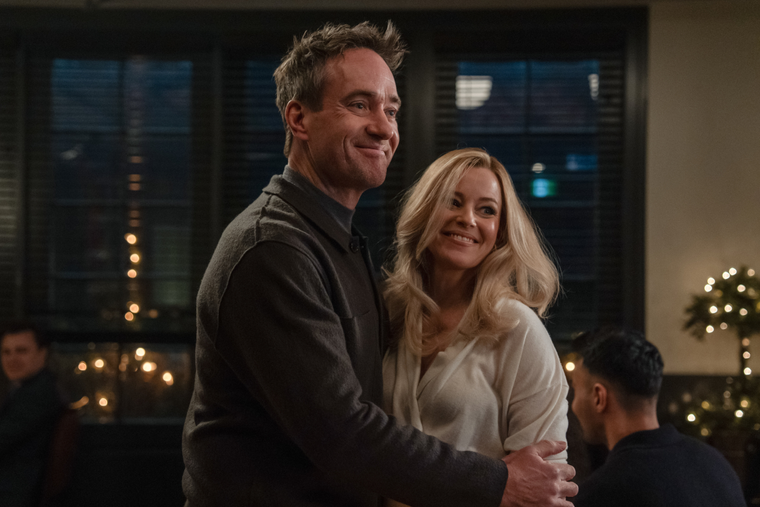 Elizabeth Banks y Matthew Macfadyen protagonizan Una esposa en miniatura. Elizabeth Banks y Matthew Macfadyen protagonizan Una esposa en miniatura.