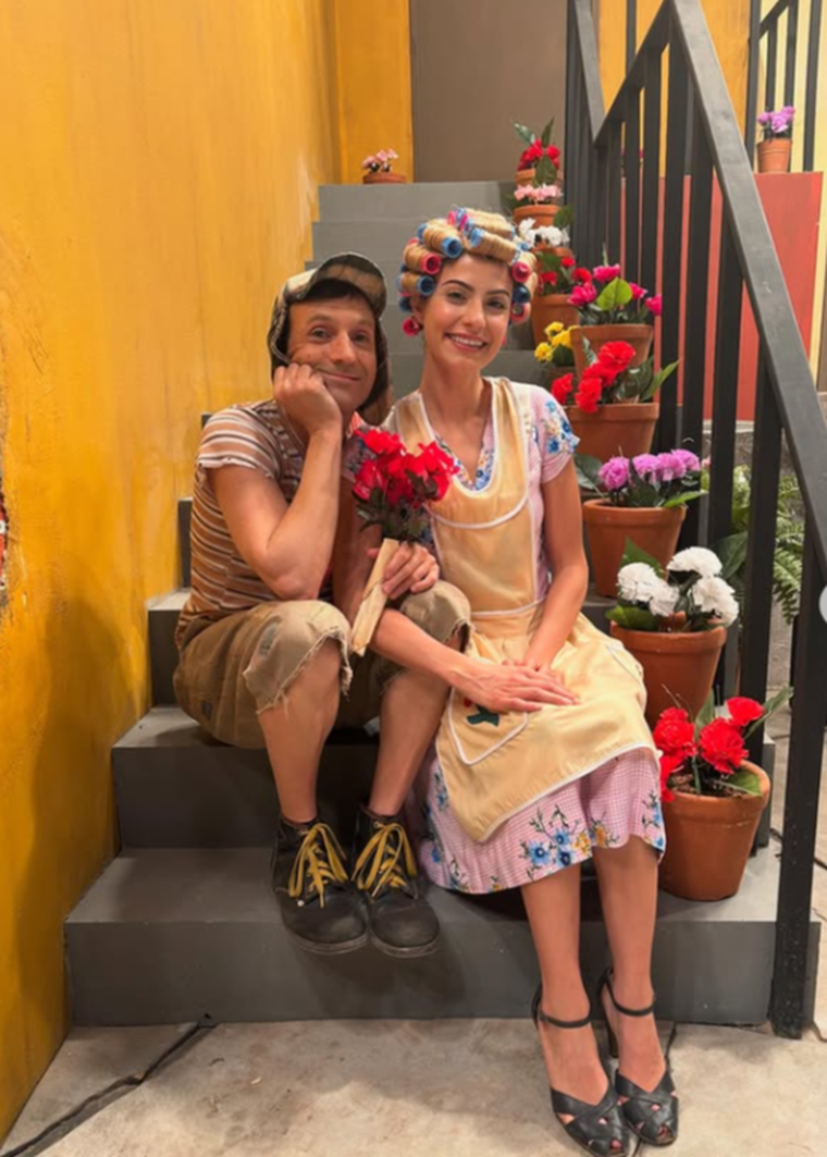 Si bien estuvo a punto de denunciar a los productores de Chespirito: Sin querer queriendo, Florinda Meza optó por una vía más diplomática y solicitó que se le cambiase el nombre a su personaje, Margarita Ruiz en la ficción. Si bien estuvo a punto de denunciar a los productores de Chespirito: Sin querer queriendo, Florinda Meza optó por una vía más diplomática y solicitó que se le cambiase el nombre a su personaje, Margarita Ruiz en la ficción.