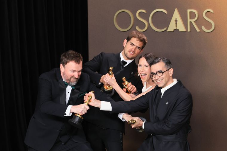Los equipos de The Singers y Two People Exchanging Saliva en la ceremonia 98º de los premios Oscar.&nbsp;