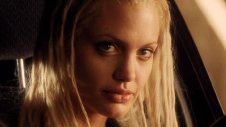 Angelina Jolie protagoniza junto a Nicolas Cage la película 60 segundos, dirigida por Dominic Sena.