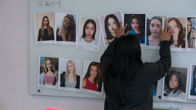 El ahora exitoso grupo Kateye surgió de este programa. El ahora exitoso grupo Kateye surgió de este programa.