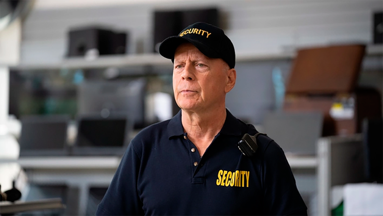 Bruce Willis es un agente retirado en la última película de Netflix