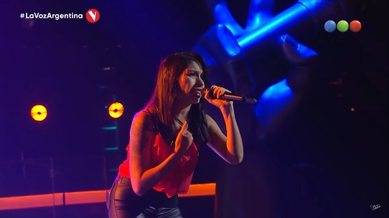 Camila sorprendió a todos y desató una batalla entre los coaches