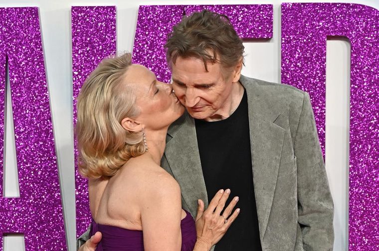 Pamela y Liam, de coestrellas a algo más. 