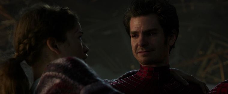 Andrew Garfield junto a Zendaya en No Way Home