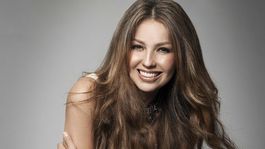 thalia atrapo todas las miradas con un pantalon engomado