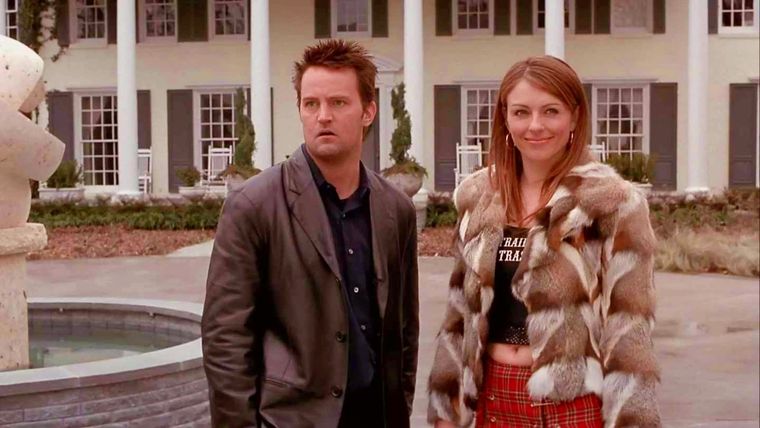 Matthew Perry y Elizabeth Hurley protagonizaron esta comedia romántica de 2002