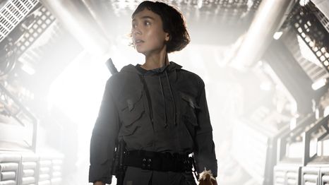 Sydney Chandler es Wendy, la protagonista de la historia, un nuevo concepto en persona artificial.