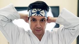Ralph Macchio, protagonista de Karate Kid, en How I Met Your Mother.