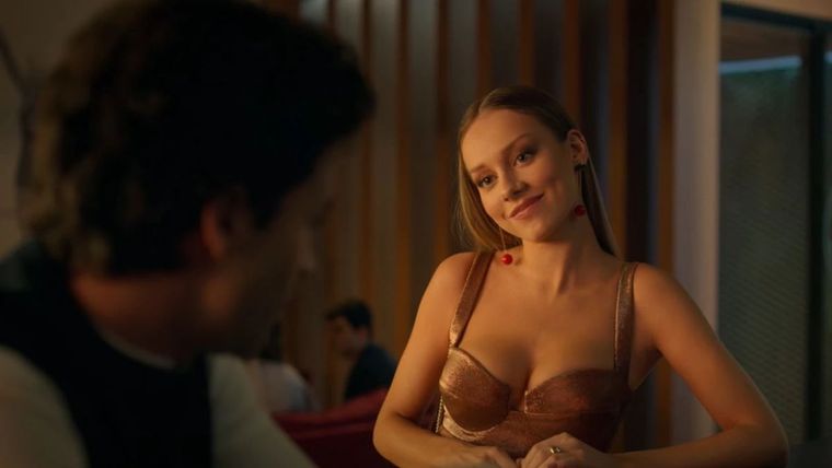 Carla regresa para los especiales de Historias breves