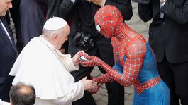 Spidey fue felicitado por el Papa por su gran trabajo con los más chicos
