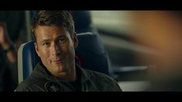 Glen Powell como el teniente Jake Hangman Seresin en Top: Gun Maverick