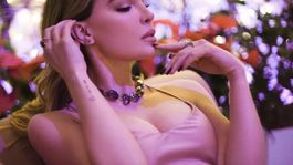 belinda derritio las redes con un vestido escotadisimo