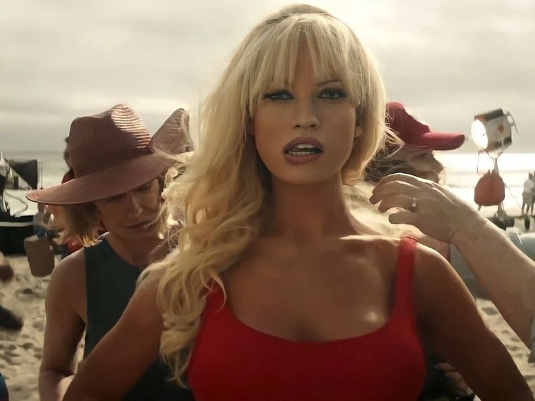 Lily James como Pamela Anderson