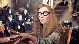 La Profesora Trelawney es interpretada por Emma Thompson