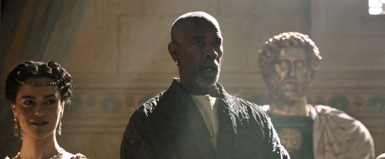 Denzel Washington como Macrinus en Gladiador II