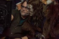 Guillermo del Toro en el set de su más reciente película, Frankenstein.&nbsp;