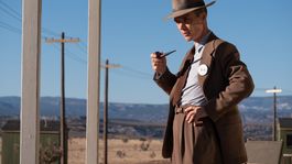 Cillian Murphy como Robert Oppenheimer