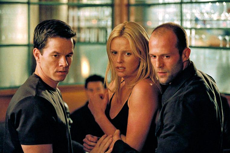 Charlize Theron es una de las protagonistas de La estafa maestra (2003).