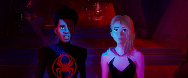 Miles y Gwen listos para una aventura que jamás imaginaron