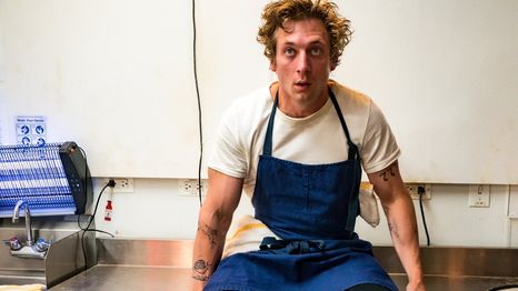 El chef Carmy sabe que se aproxima la hora de emplatar el estreno