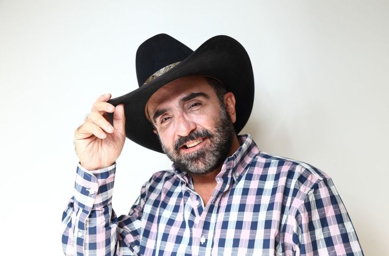 Vicente Fernández Jr. estuvo en pareja con Karina Obregón hasta el 2020.