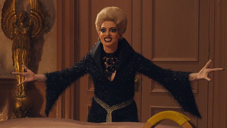 Anne Hathaway se plegó a las disculpas públicas por la polémica en torno a Las Brujas