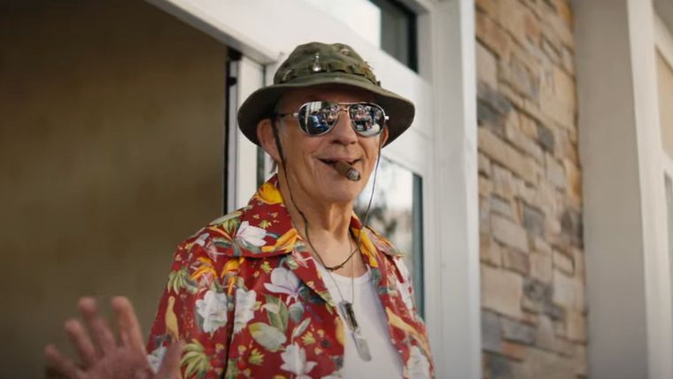 El abuelo David no se pierde la acción. El abuelo David no se pierde la acción.