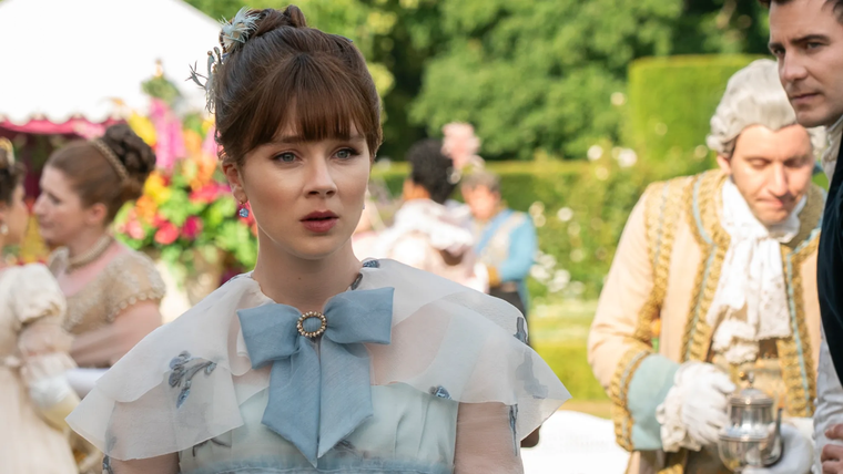 Claudia Jessie interpreta a Eloise Bridgerton