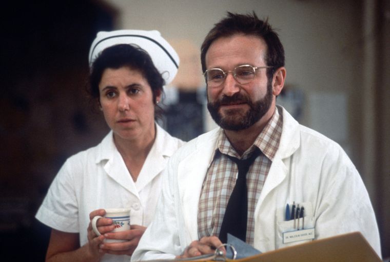 Tras leer el primer guion de Despertares, Robin Williams supo que no podía dejar la oportunidad de interpretar a Malcolm Sayer.