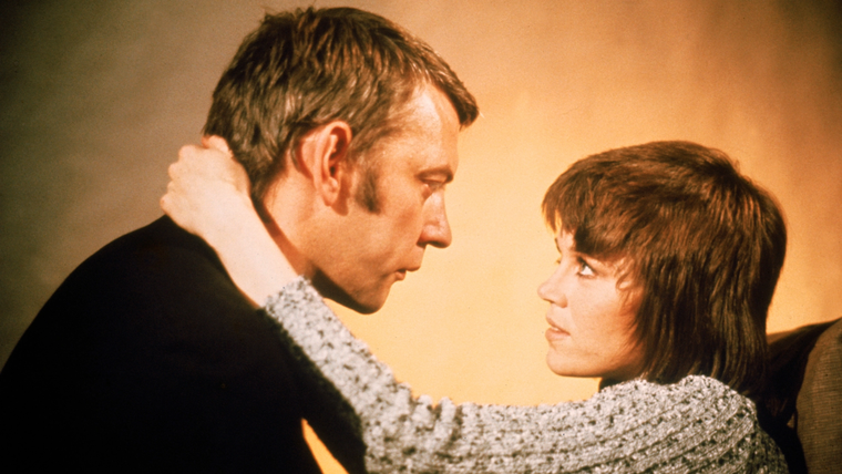 Donald Sutherland y Jane Fonda compartieron pantalla en este clásico de los 70