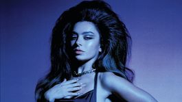 La estrella pop del momento, Charli XCX, hará su debut en la pantalla grande.