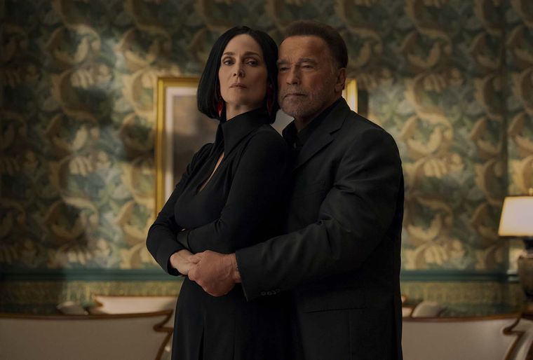 Fubar-s2-arnold-schwarzenegger-carrie-anne-moss.jpg