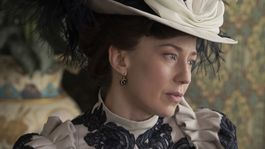 Carrie Coon interpreta a Bertha Russell en la serie. Carrie Coon interpreta a Bertha Russell en la serie.