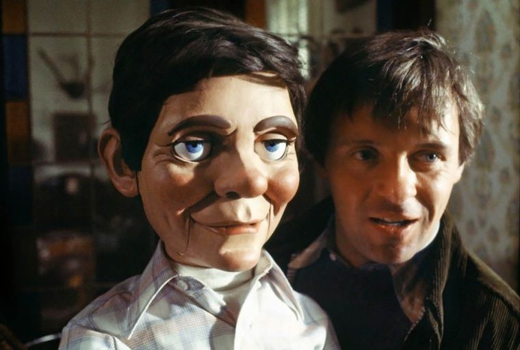 La primera adaptación de Magic, con Anthony Hopkins como el atormentado hombre que es esclavo de la marioneta. La primera adaptación de Magic, con Anthony Hopkins como el atormentado hombre que es esclavo de la marioneta.