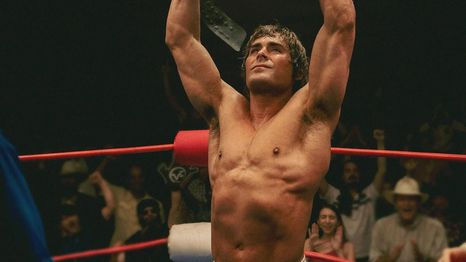 Para dar vida a Kevin Von Erich, eje de la historia, el intérprete se sometió a una extenuante transformación física