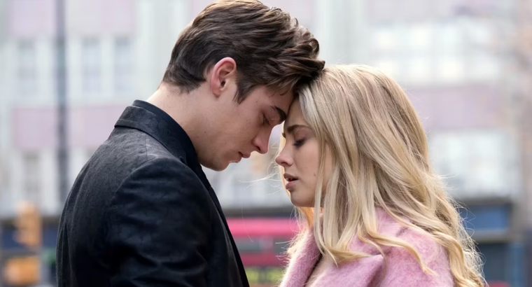 Hero Fiennes-Tiffin y Josephine Langford como Hardin y Tessa