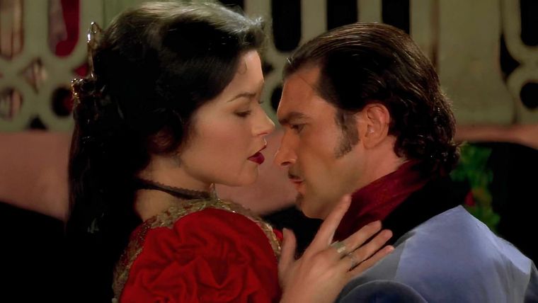 Catherine Zeta-Jones y Antonio Banderas son los protagonistas de esta apasionada historia de amor y aventuras.