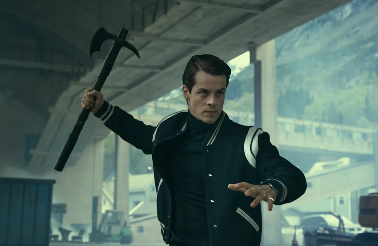 La serie original de Netflix hace un especial hincapié en el cuidado del Medio Ambiente, poniendo en el papel de villanos a miembros de una élite empresarial moderna y sin escrúpulos. La serie original de Netflix hace un especial hincapié en el cuidado del Medio Ambiente, poniendo en el papel de villanos a miembros de una élite empresarial moderna y sin escrúpulos.