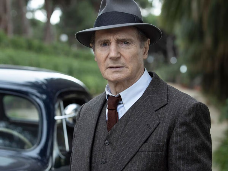 Liam Neeson vuelve a la década del 30 para resolver un misterioso crimen