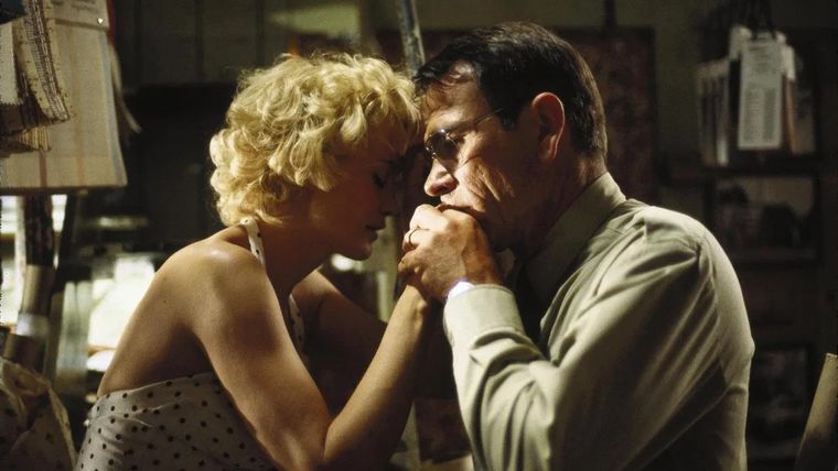 Cielo azul, un drama romántico que por momentos te recordará a Oppenheimer Cielo azul, un drama romántico que por momentos te recordará a Oppenheimer