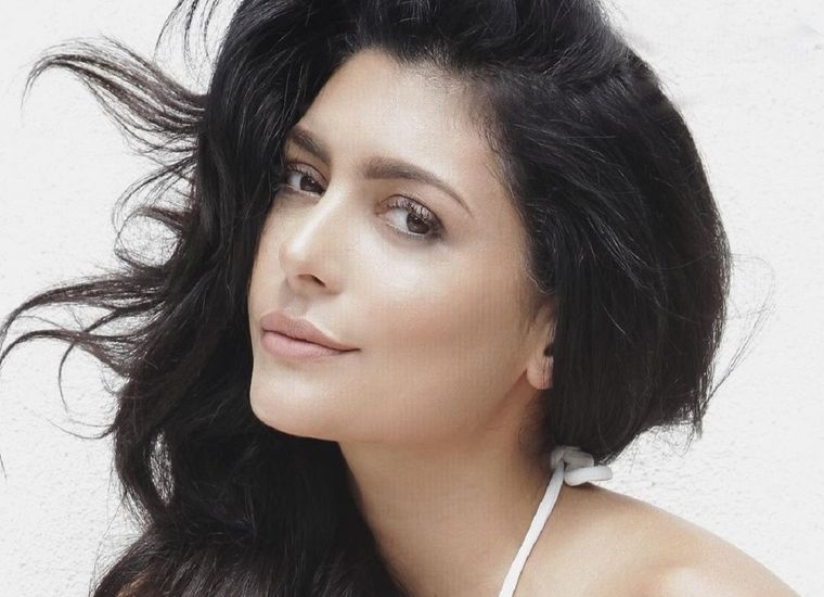 Vanessa Lyon actuó en la película del 2022 Crimson.