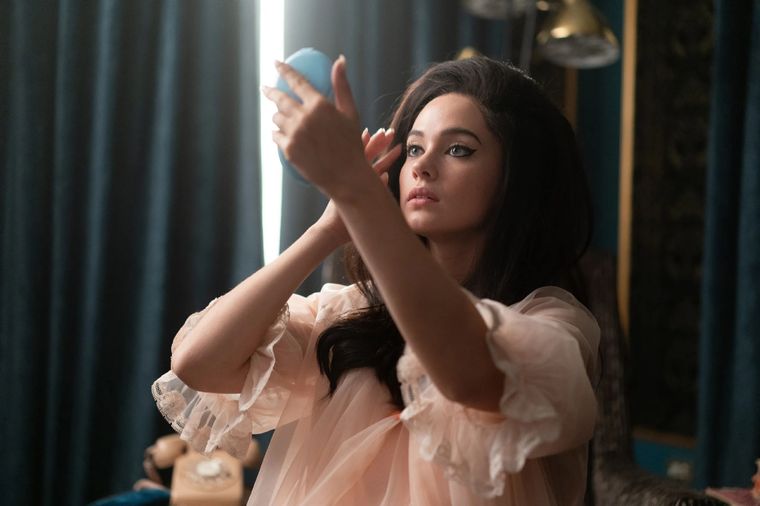 Estrenada en 2023 y disponible en MUBI, Priscilla, lo último de Sofia Coppola, es una de las tres biopics que te recomendamos para este fin de semana